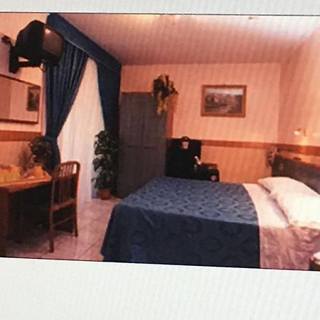 רומא Hotel Rubino מראה חיצוני תמונה