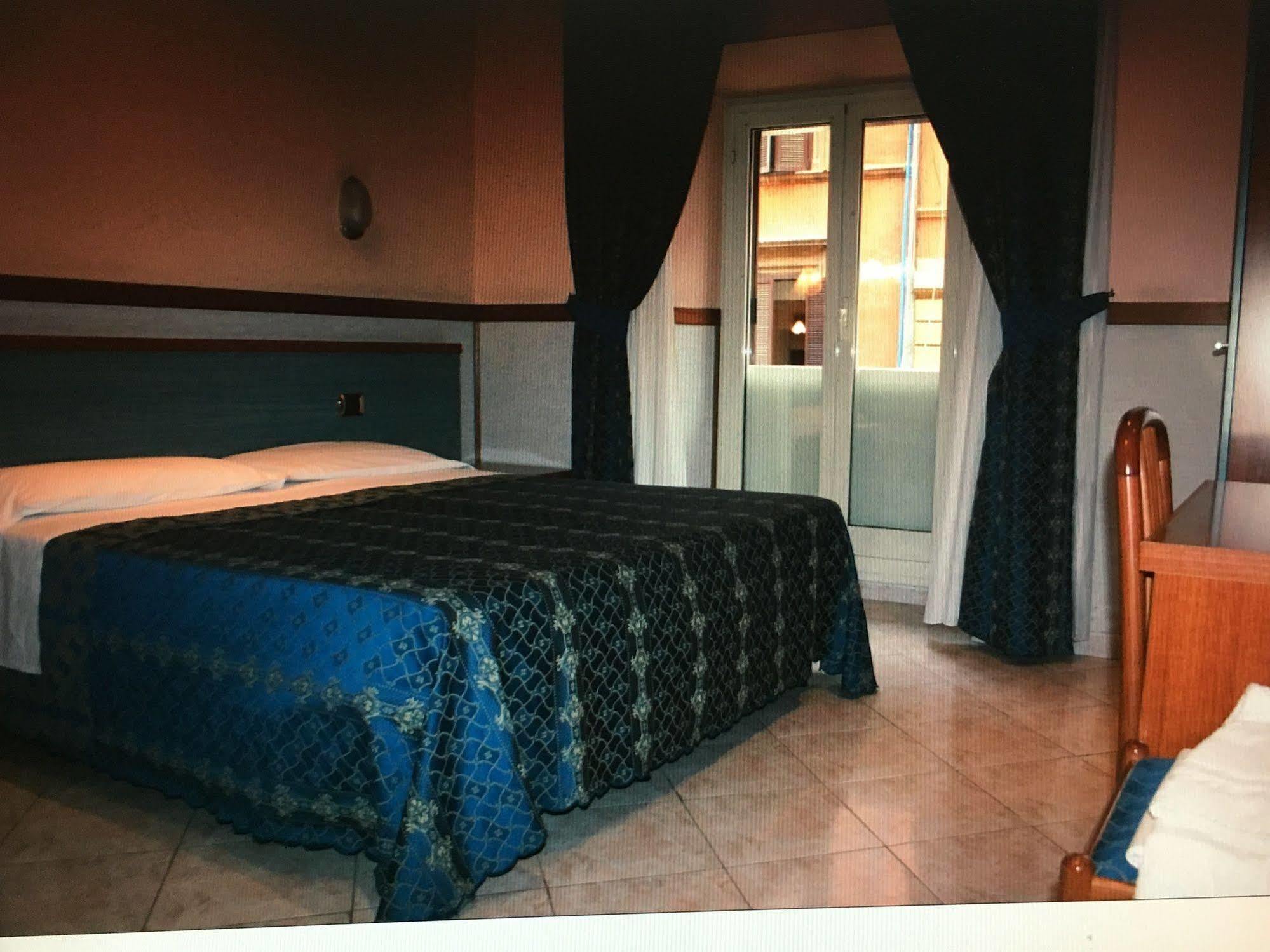 רומא Hotel Rubino מראה חיצוני תמונה